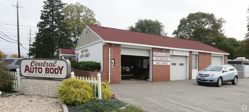 79 Hawkins Ave, Ronkonkoma, NY for sale - Primary Photo - Image 1 of 1