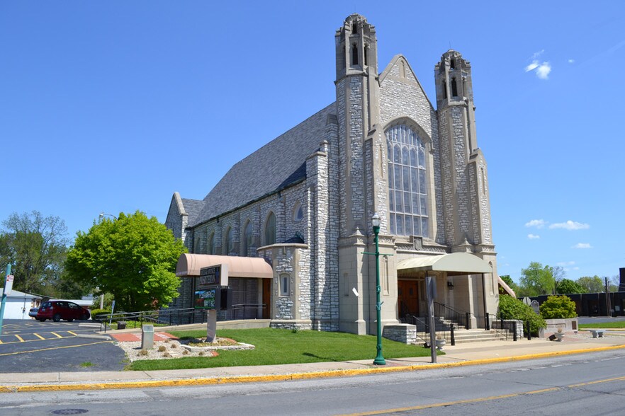2620 College Ave, Alton, IL for sale - Building Photo - Image 1 of 1