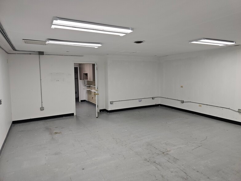 402 W Boughton Rd, Bolingbrook, IL for lease - Building Photo - Image 2 of 46