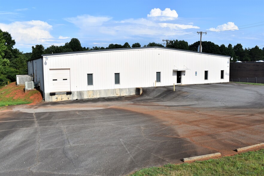 2875 Nathan St, Newton, NC for sale - Building Photo - Image 1 of 1