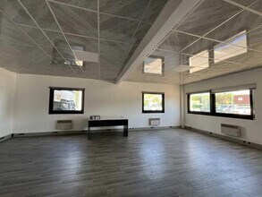 20 Rue Des Cerisiers, Lisses for lease Interior Photo- Image 2 of 5