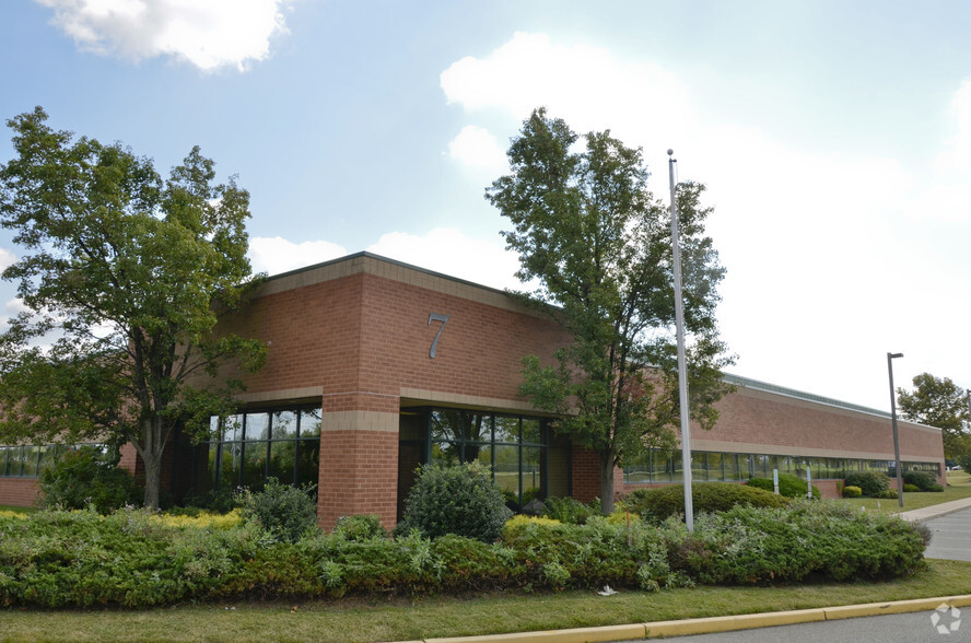 7 Campus Dr, Burlington, NJ for sale - Building Photo - Image 1 of 1