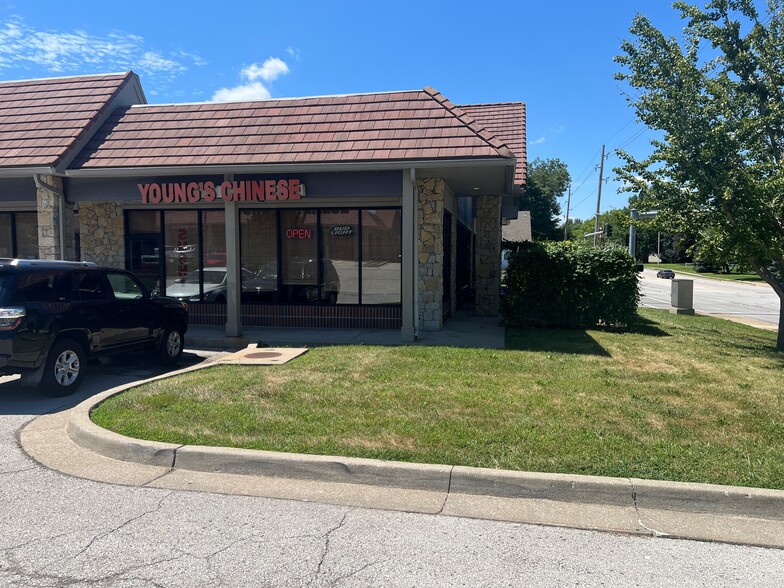 605-623 NE Woods Chapel Rd, Lees Summit, MO for lease - Building Photo - Image 1 of 5