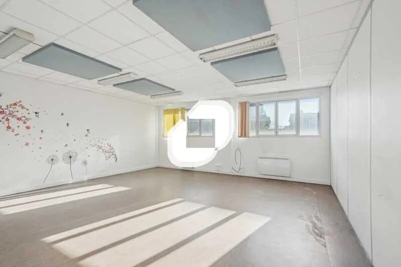 Office in Noisy-le-Sec for lease - Building Photo - Image 3 of 28