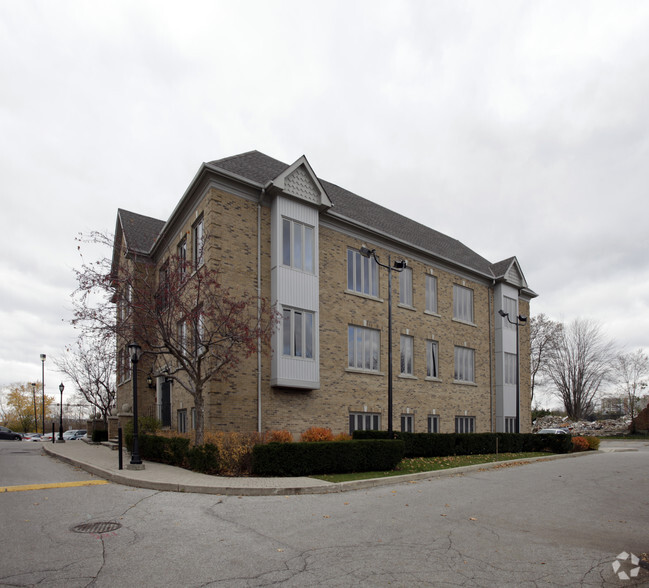 406-410 N Service Rd E, Oakville, ON for lease - Building Photo - Image 3 of 6