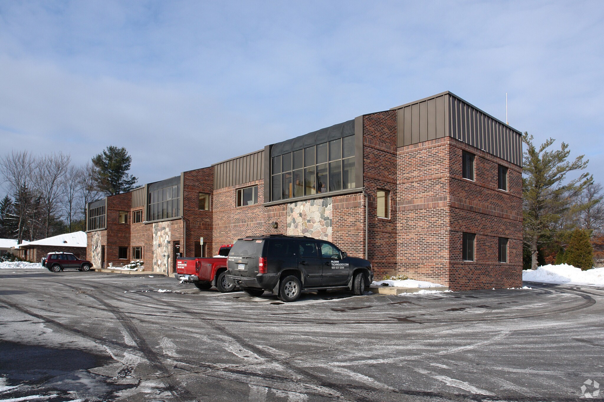 4604 N Saginaw Rd, Midland, MI 48640