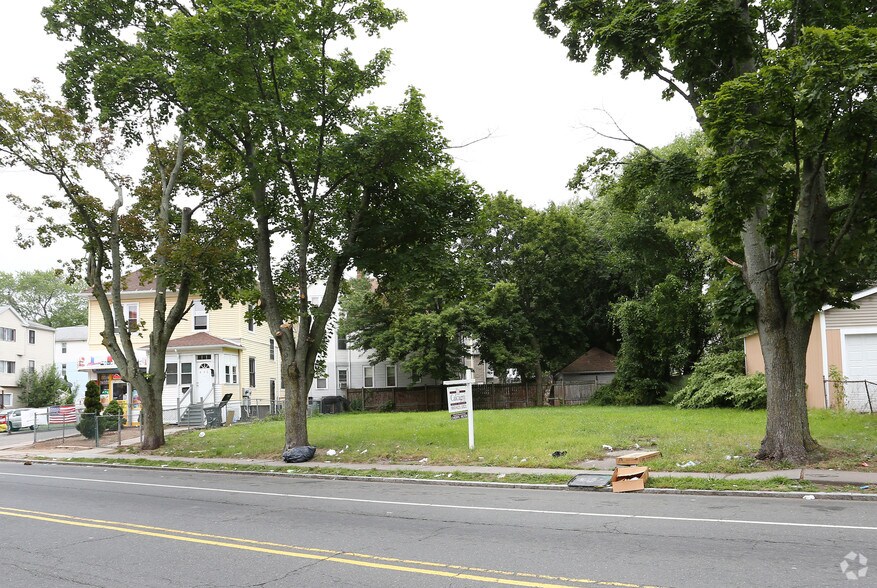 443 Maple Ave, Hartford, CT 06114