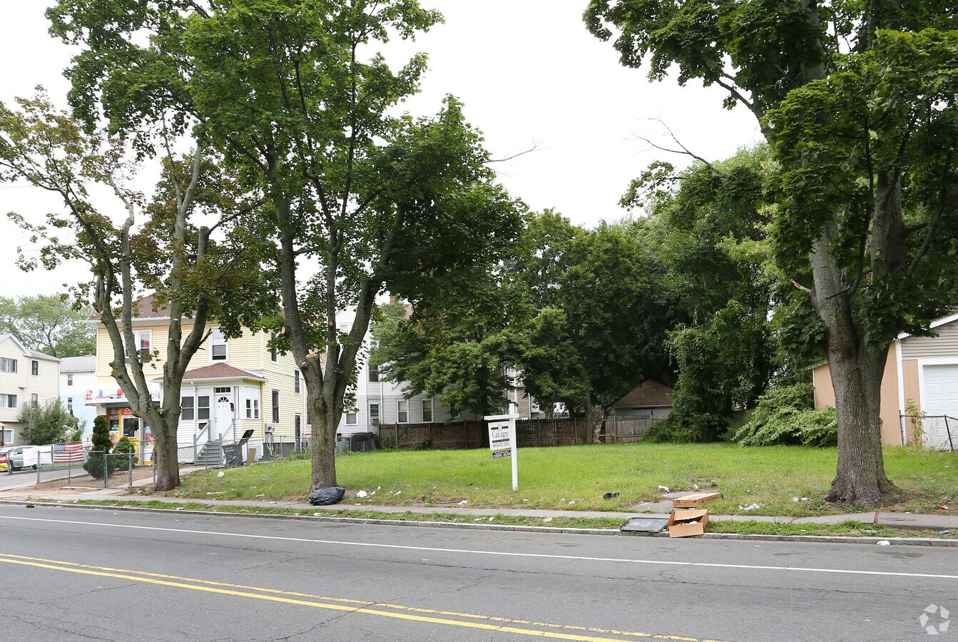 443 Maple Ave, Hartford, CT 06114