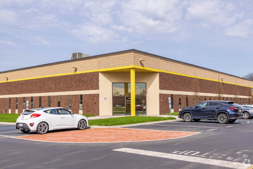 300 Columbus Cir, Edison, NJ for lease - Building Photo - Image 2 of 5