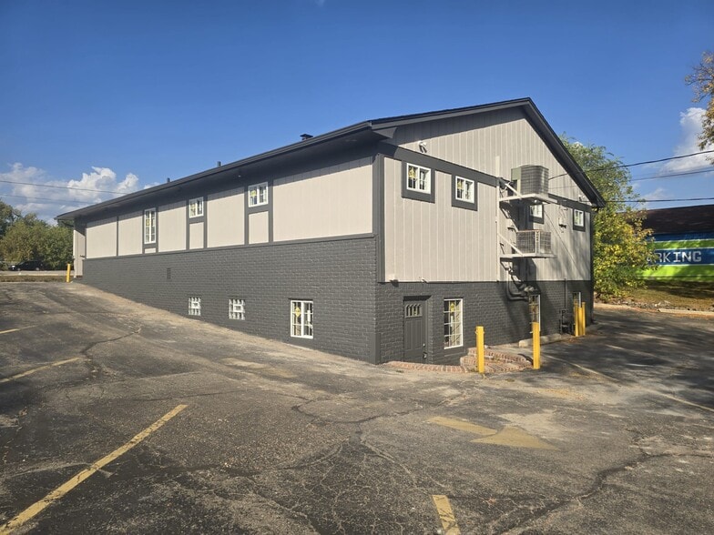 1095 W Huron St, Waterford, MI for sale - Building Photo - Image 2 of 9