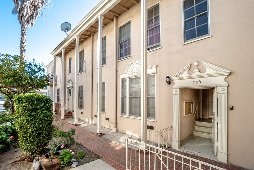 707-709 Crenshaw Blvd, Los Angeles, CA for sale - Primary Photo - Image 2 of 29