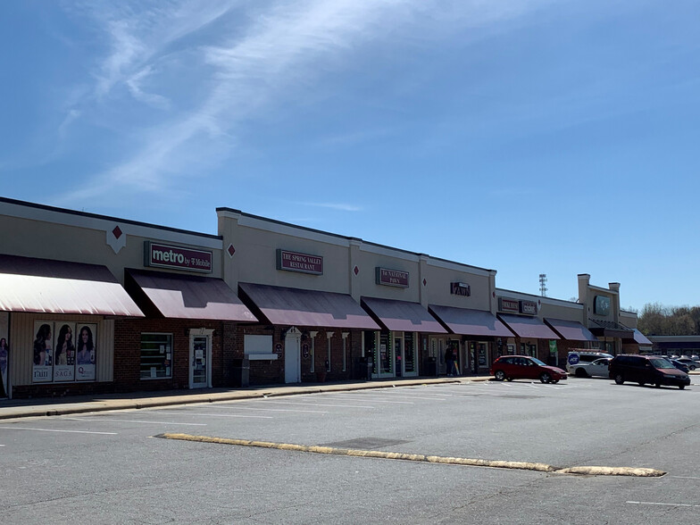 531 W Meadowview Rd, Greensboro, NC for lease - Building Photo - Image 1 of 5