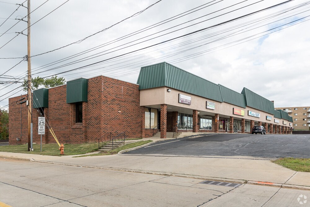 45504574 Warrensville Center Rd, North Randall, OH 44128