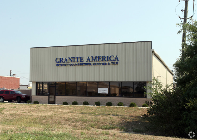 2251 Distributors Dr, Indianapolis, IN for lease - Building Photo - Image 3 of 6