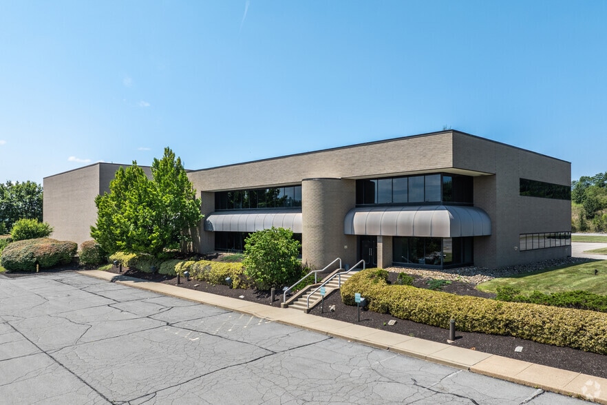252 Park West Dr, Pittsburgh, PA for sale - Primary Photo - Image 1 of 17