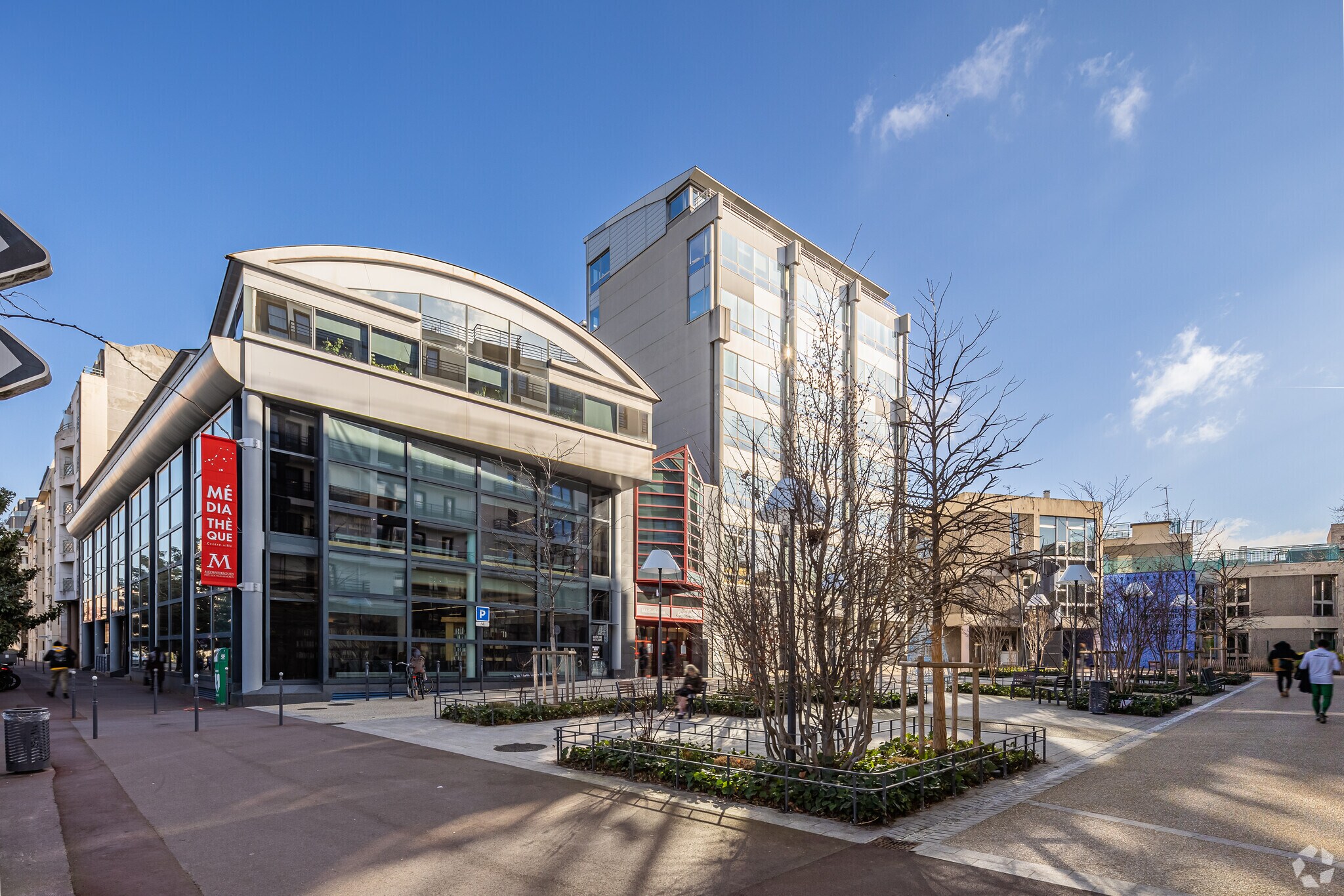 Office in Issy-les-Moulineaux for lease Primary Photo- Image 1 of 5