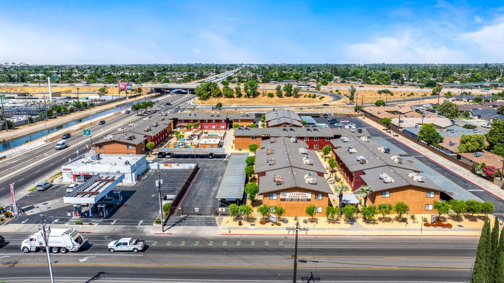 4585 E McKinley Ave, Fresno, CA for sale - Building Photo - Image 2 of 14