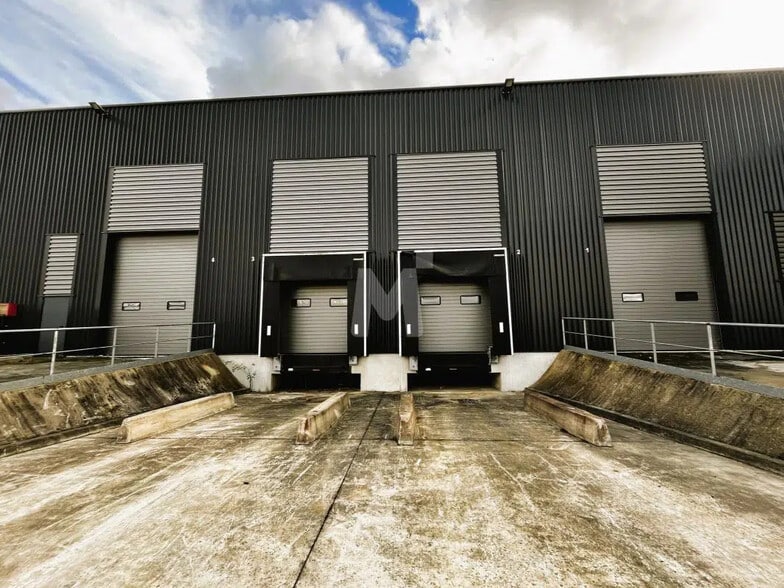 Office in Lieusaint for lease - Building Photo - Image 3 of 11