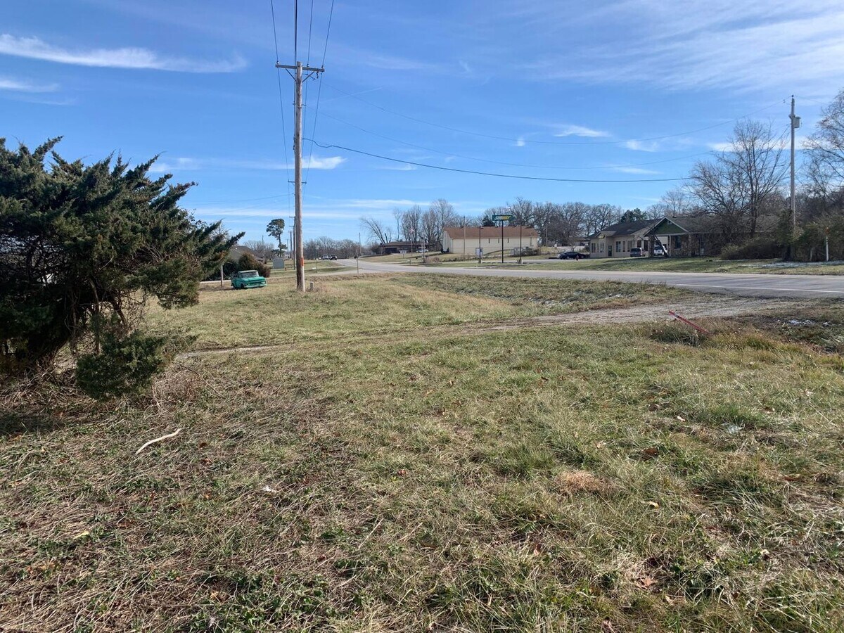 6629 State Hwy 14 E, Sparta, MO 65753