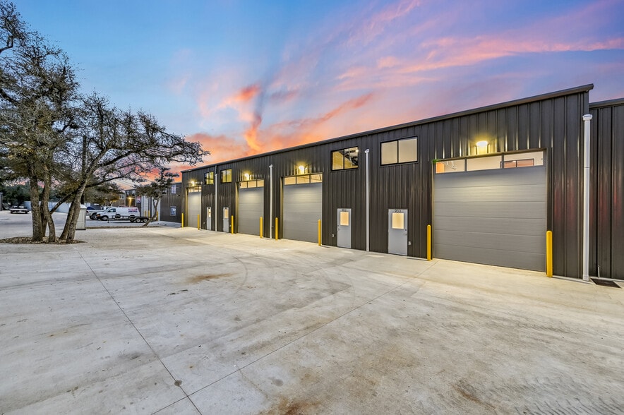 15210 Fitzhugh Rd, Austin, TX for lease - Building Photo - Image 3 of 30