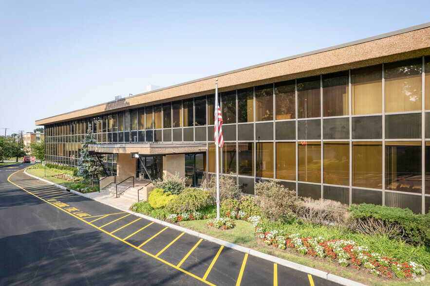 560 Sylvan Ave, Englewood Cliffs, NJ for lease - Building Photo - Image 1 of 22