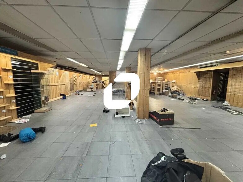 Retail in Bordeaux for lease - Interior Photo - Image 1 of 10