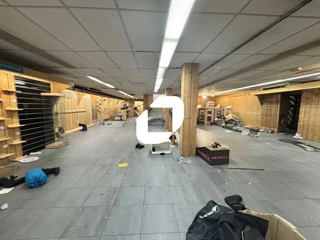 Retail in Bordeaux for lease Interior Photo- Image 1 of 11