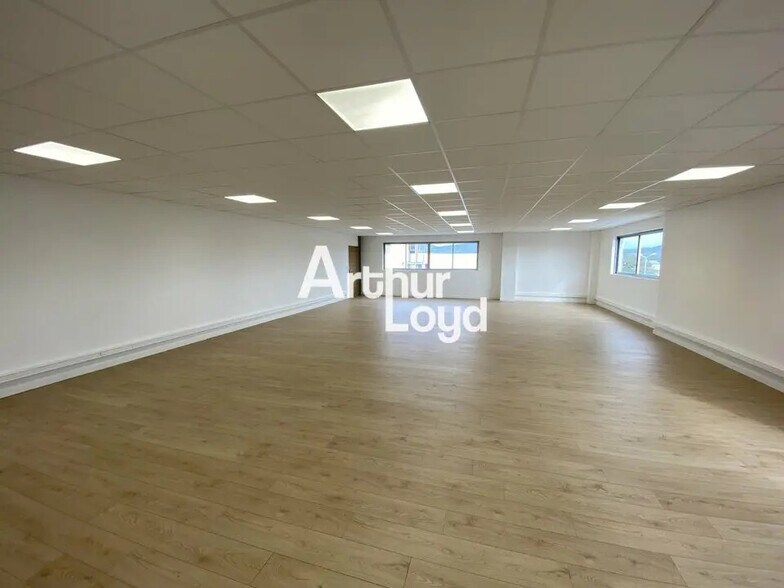 Office in Fréjus for lease - Interior Photo - Image 1 of 9