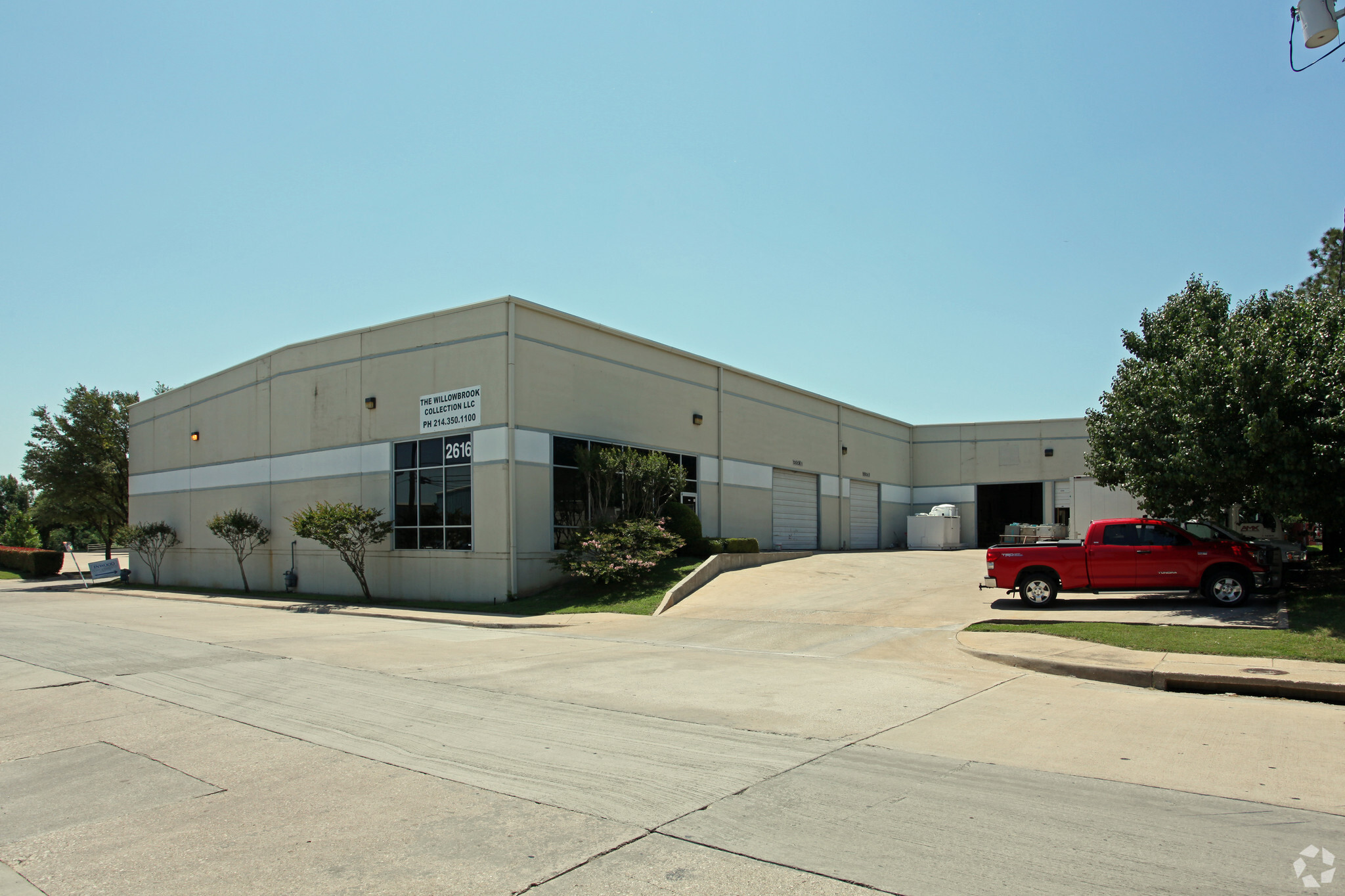 2616-2626 Willowbrook Rd, Dallas, TX for lease Primary Photo- Image 1 of 3