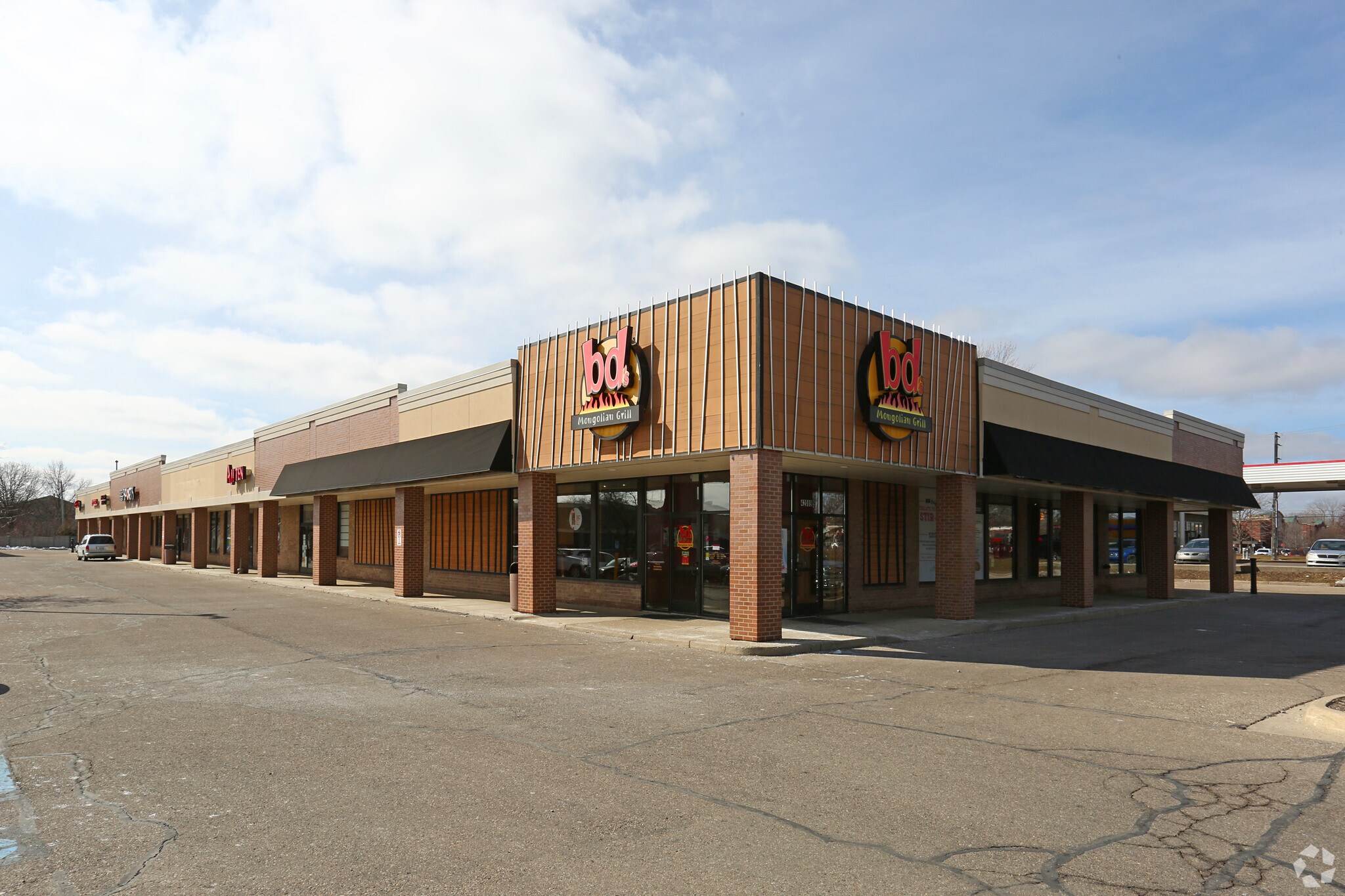4200142089 Ford Rd, Canton, MI 48187 Canton Shopping Center