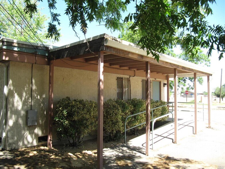 16827 Fremont St, Esparto, CA 95627