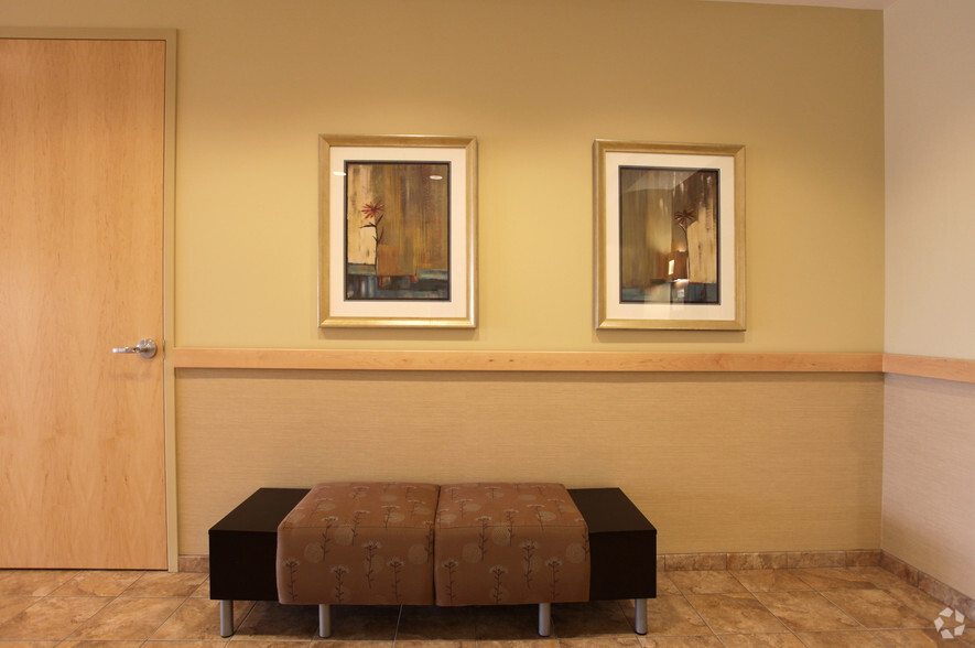 329 Remington Blvd, Bolingbrook, IL for lease - Lobby - Image 3 of 26