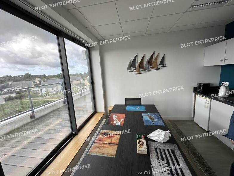 Office in Quimperlé for lease - Interior Photo - Image 2 of 5