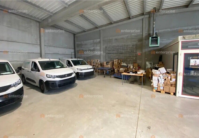 Flex in Seclin for lease - Interior Photo - Image 3 of 4