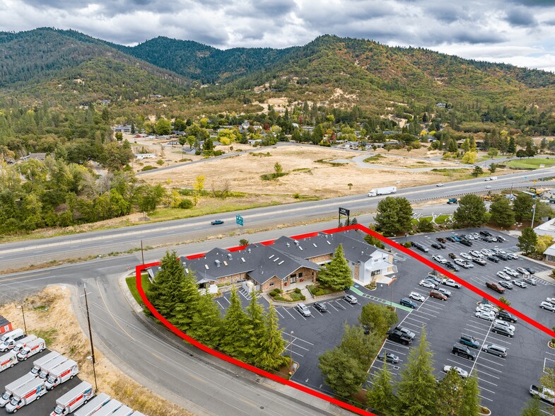 2166 NW Vine St, Grants Pass, OR for sale - Building Photo - Image 2 of 147