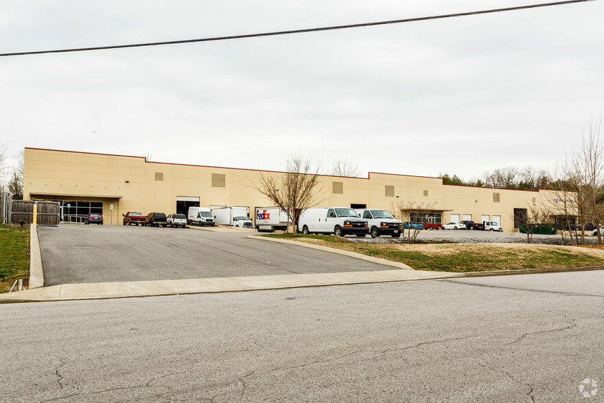 400 Oak Bluff Ln, Goodlettsville, TN for lease - Primary Photo - Image 1 of 5