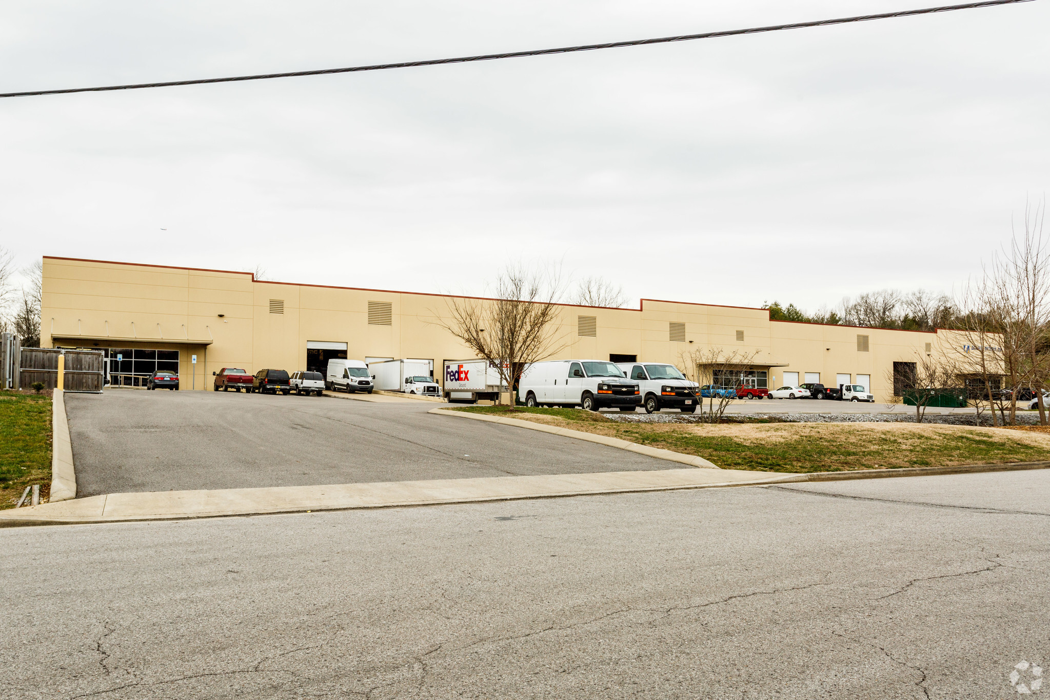 400 Oak Bluff Ln, Goodlettsville, TN for lease Primary Photo- Image 1 of 6