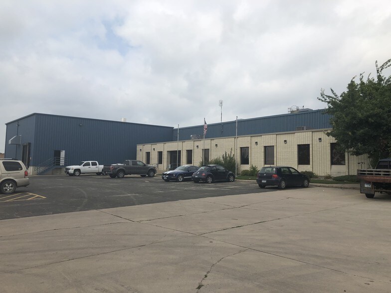 909 E 16th St, Albert Lea, MN for sale - Building Photo - Image 1 of 1