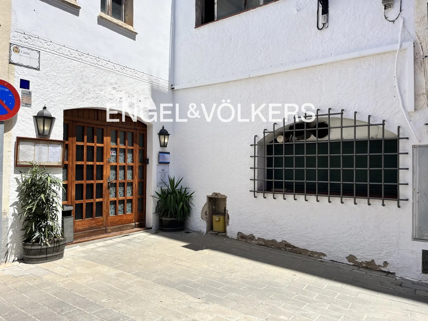 Retail in El Masnou, Barcelona for lease Interior Photo- Image 1 of 3