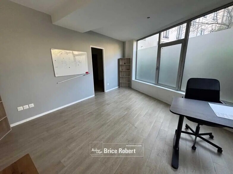 Office in Lyon for lease - Interior Photo - Image 1 of 3
