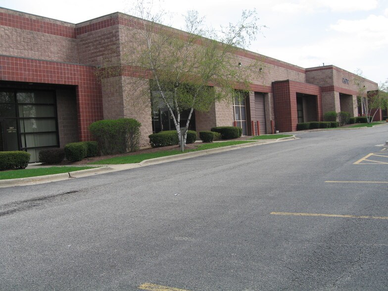 387 E Congress Pky, Crystal Lake, IL for sale - Building Photo - Image 1 of 1