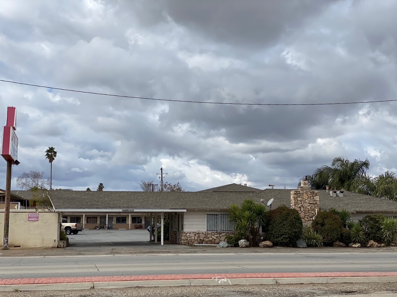 1219 S Union Ave, Bakersfield, CA 93307 Bakersfield Lodge