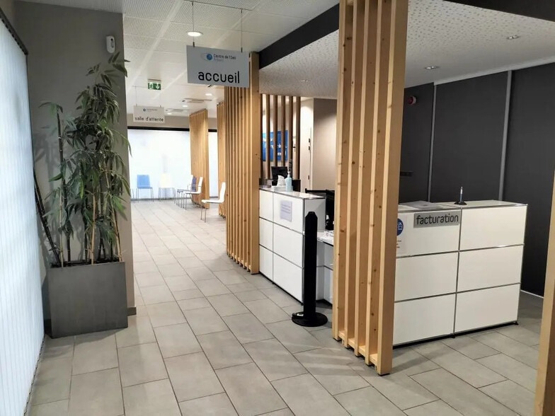 9 Rue Kerkeni, Arbent for lease - Lobby - Image 2 of 5