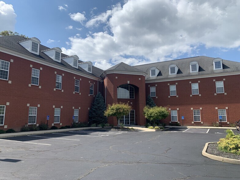 8111 Cheviot Rd, Cincinnati, OH 45247 Office for Lease
