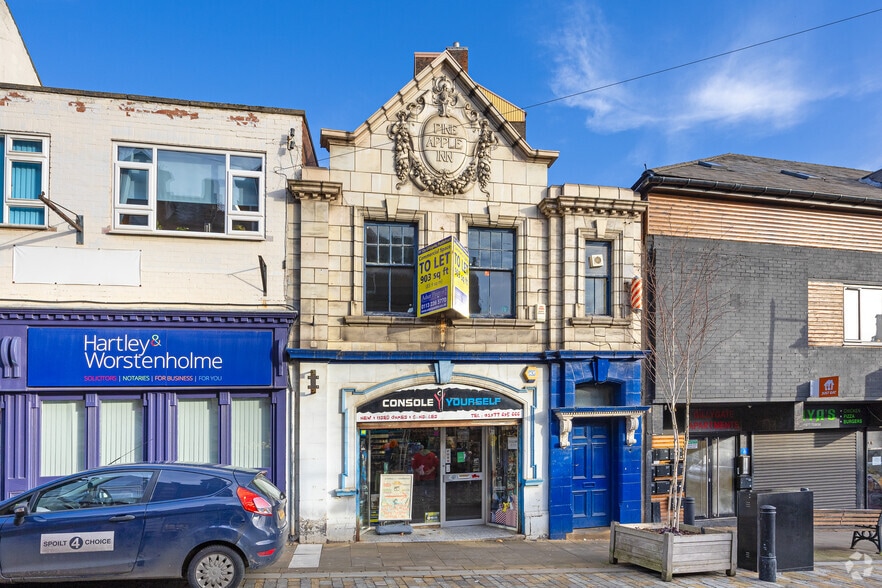 12-12A Gillygate, Pontefract for lease - Primary Photo - Image 1 of 2