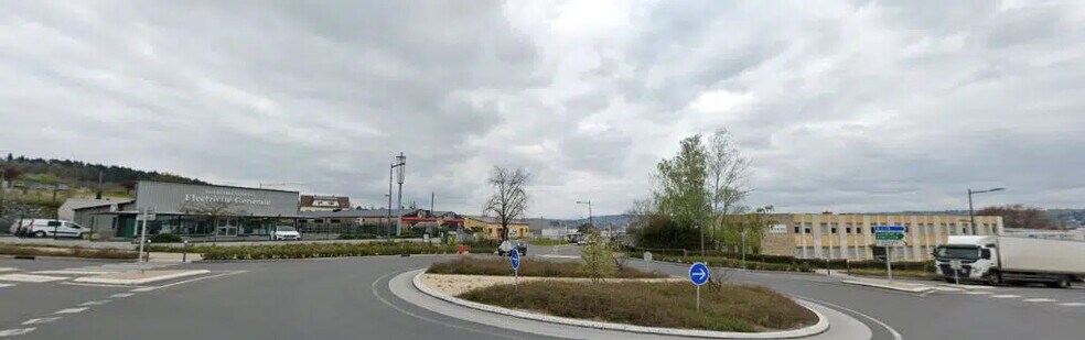 Flex in Cusset for lease - Building Photo - Image 2 of 5