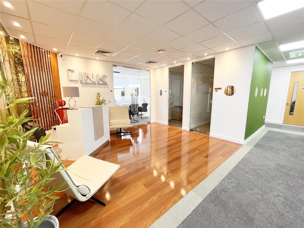 8 Madeira Ave, Leigh On Sea for lease Interior Photo- Image 1 of 19