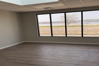 101 10th St, Rock Island, IL for lease Interior Photo- Image 2 of 7