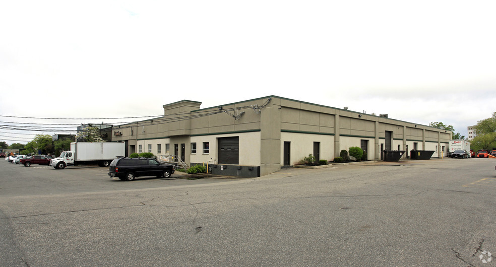 74-124 Cummings Park, Woburn, MA for lease - Building Photo - Image 2 of 7