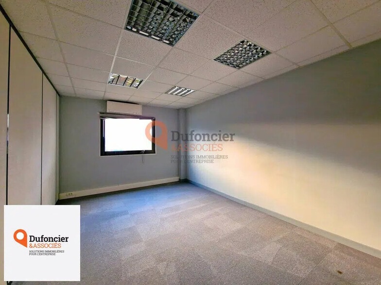 Office in Poitiers for lease - Interior Photo - Image 2 of 3